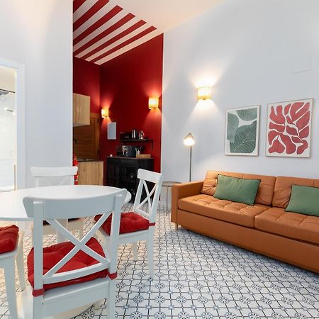 The Little Village Apartments Valencia Exterior photo