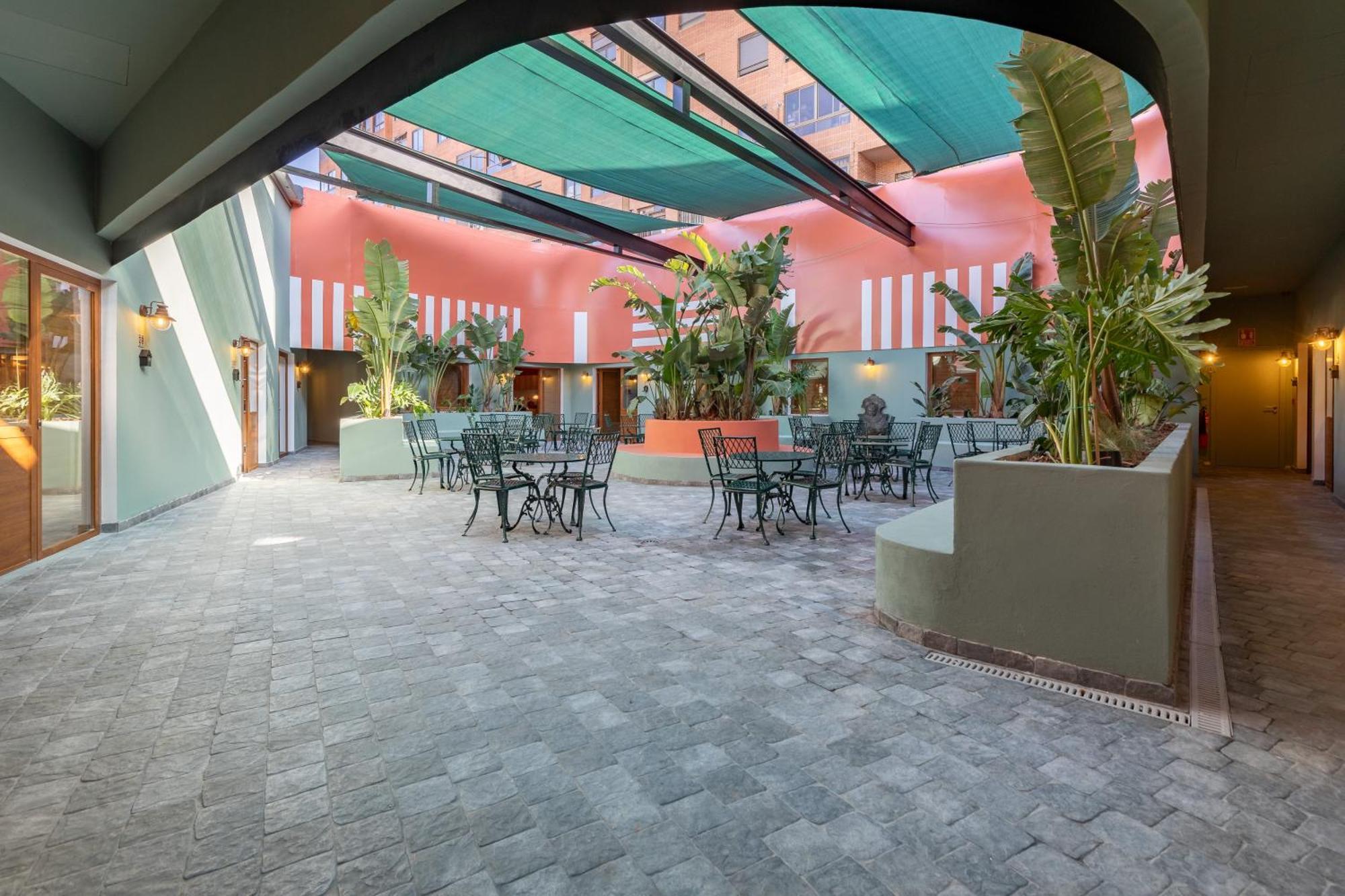 The Little Village Apartments Valencia Exterior photo