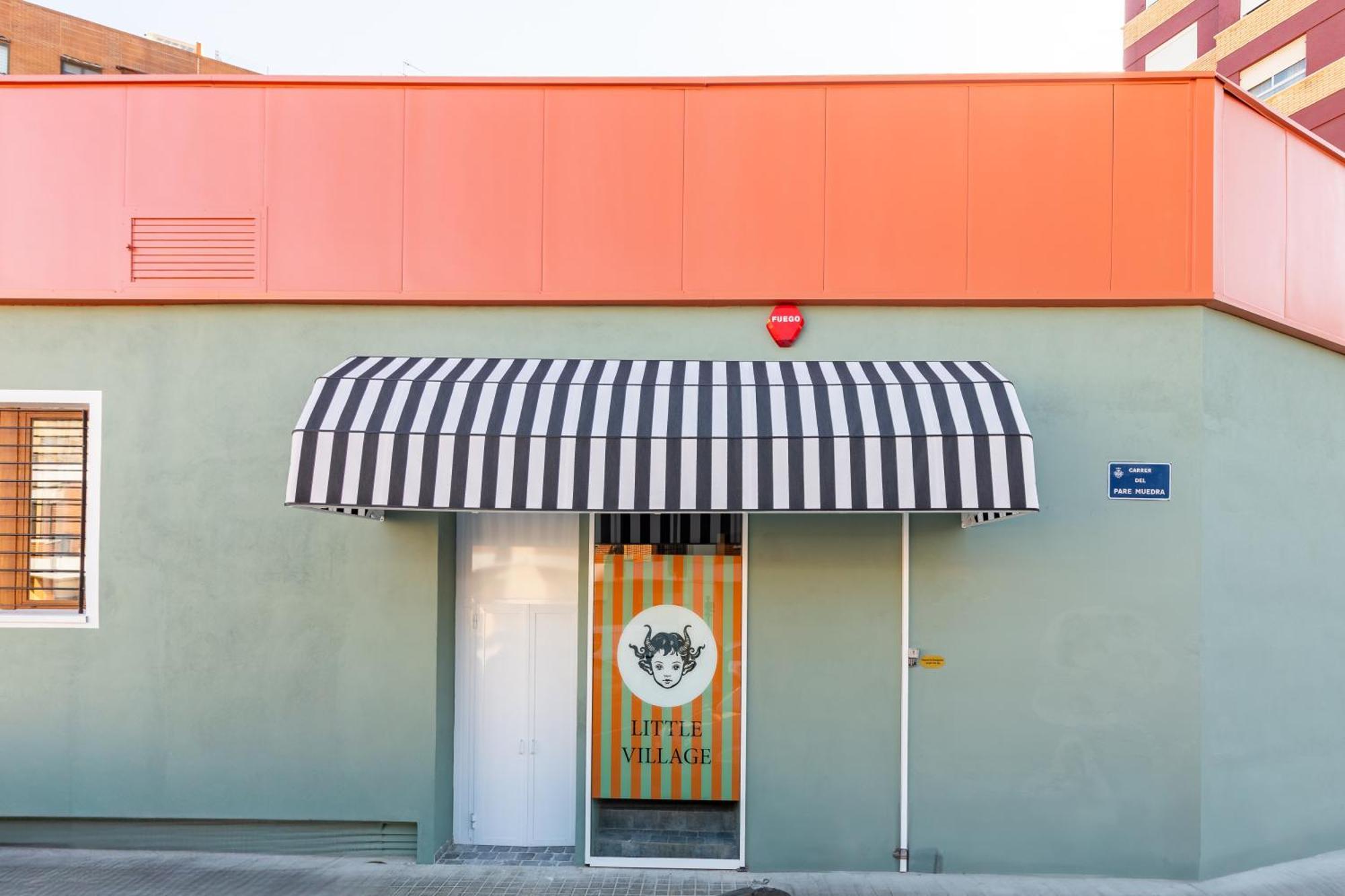 The Little Village Apartments Valencia Exterior photo