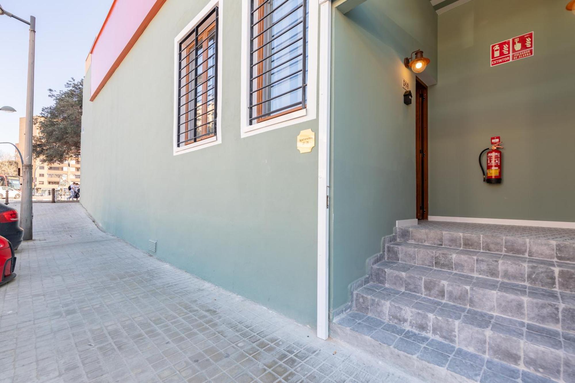 The Little Village Apartments Valencia Exterior photo