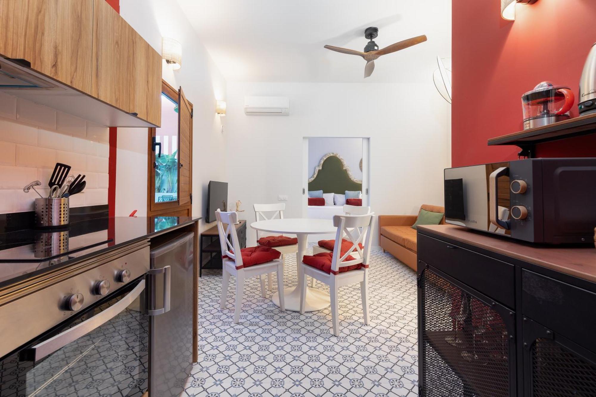 The Little Village Apartments Valencia Exterior photo