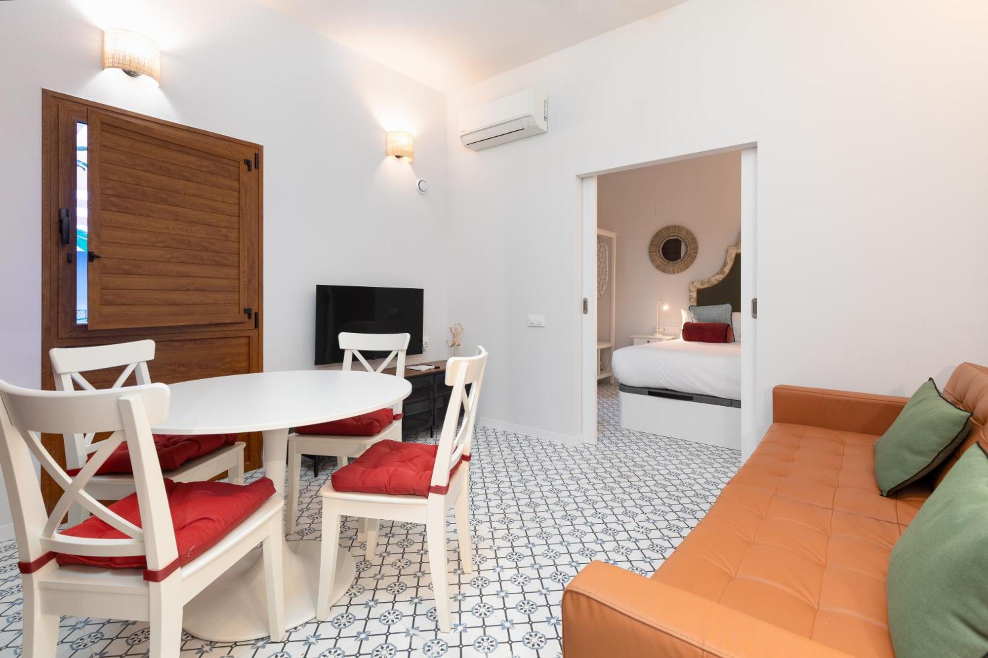 The Little Village Apartments Valencia Exterior photo